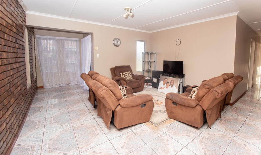4 Bedroom Property for Sale in Sunnyridge Eastern Cape